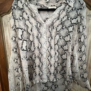 L'AGENCE Black and White Pleated Blouse with Notched Collar